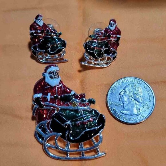 MJ signed painted enamel santa brooch/pendant and earrings - Picture 1 of 3